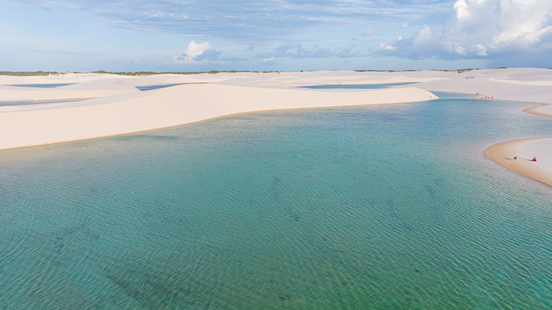 Paisagem deslumbrante do Brasil com dunas e lagoas
